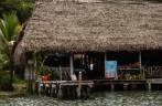 Restaurante às margens do rio Dulce, no caminho para Livingston, no litoral da Guatemala